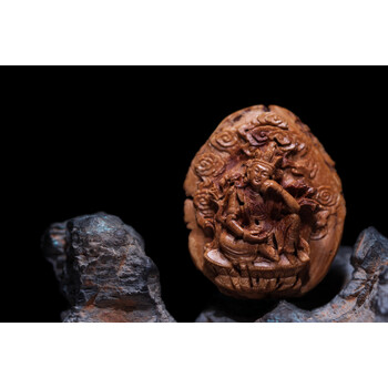 文玩八方 核雕精品思维菩萨纯手工桃核雕刻单籽名家作者王政茶色 京东jd Com