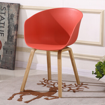 实木办公洽谈椅经典款设计师餐椅北欧简约创意餐厅休闲椅 红色【塑料