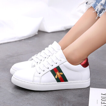 爱步达刺绣小蜜蜂小白鞋女春季2018新款百搭韩版真皮平底内增高女鞋子