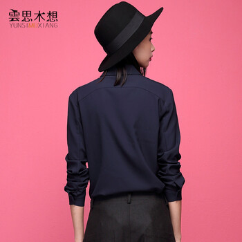 
                                        【7.5折】云思木想 秋冬新款优雅印花翻领衬衣长袖衬衫女薄01361 深蓝色 S                