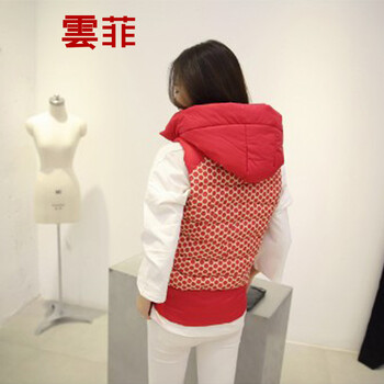 雲菲    2015秋冬新款韩版女装圆点棉马甲修身外套百搭背心坎肩SS 红色 M
