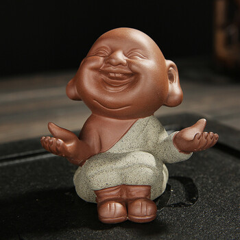 茶宠功夫小子摆件精品笔架茶漏托茶玩茶具配件彩砂陶瓷抖音 怀中抱月