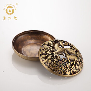
                                        纯铜香薰炉家居摆件 仿古梅花鹿香炉摆件 瑞鹿吉祥 佛教香炉用具 铜本色                