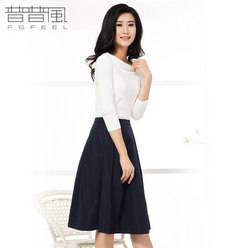 
                                        普普风秋季商场同款女装复古印花一字领套头T恤衫6041 白色 s                