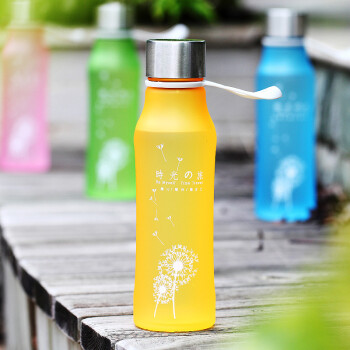 
                                        印象随行 创意杯子带盖茶杯便携塑料随手杯可爱水瓶学生情侣磨砂运动水杯大容量水杯600ml 郁金色                