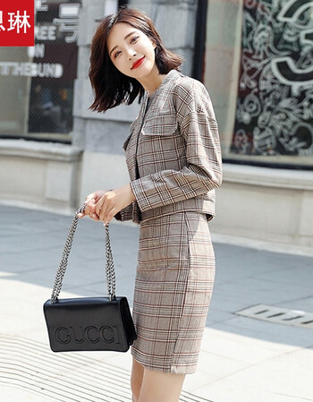 2019春装新款女装早春时尚女士两件套高腰女士气质女神格子套装裙蘑菇