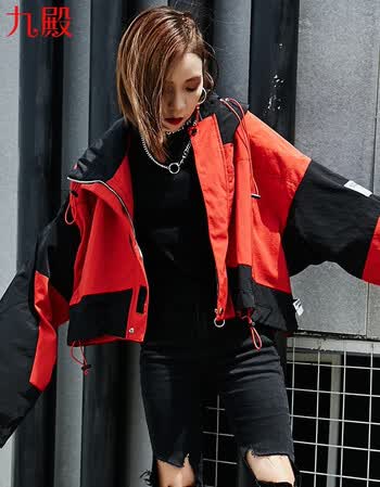 街头黑红撞色拼接贴布印花防风机车服短款加厚连帽外套女 红色夹棉款