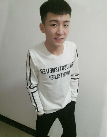 缇思曼快手赵逸轩同款卫衣男套头加绒青年修身冬季加绒加厚修身圆领