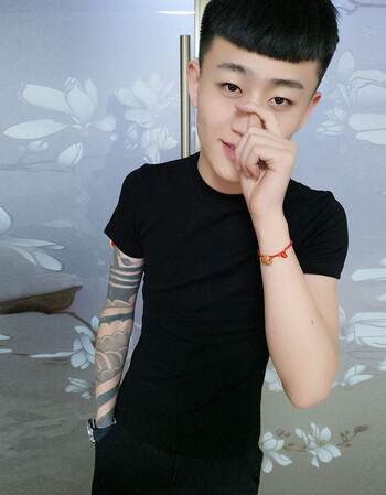 快手红人同款纯色短袖男t恤修身社会人精神小伙半袖网红上衣2018 黑色