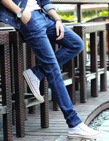 青少年牛仔裤男修身小脚韩版潮流天春季初中学生青年直筒男裤子库