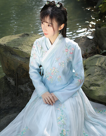 传统汉服交领襦裙袄裙齐腰工字褶女春夏秋冬非古装 上襦一件 xs