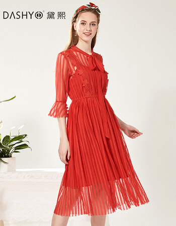 黛熙蕾丝连衣裙中长款2018年夏季新款女装收腰修身绣花条纹五分袖dj