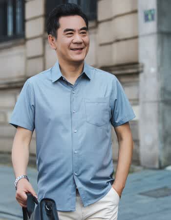 中年男士夏季短袖衬衫40岁50岁爸爸装中老年夏装宽松薄款衬衣男装