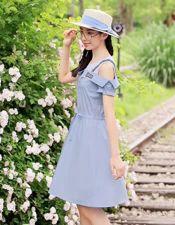 一字肩连衣裙夏女2018新款显瘦少女中学生挂脖吊带裙 兰色 165/l