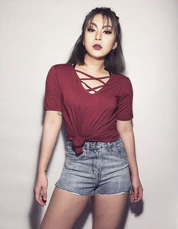 欧美范 潮新品 小性感洋气 bm胸前开衩交叉绑绳绑带低胸短袖t恤女