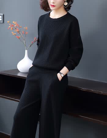 2018轻熟秋季套装纯色圆领竖条纹宽松针织衫 显瘦长阔腿裤两件套 黑色