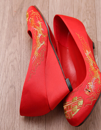 蔡梦琪结婚鞋女鞋秀禾服新娘红色婚鞋敬酒新娘红色刺绣龙凤鞋 坡跟鞋