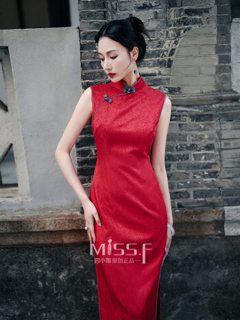 四小姐高端真丝红色2024新款订婚旗袍敬酒服新中式无袖高贵晨袍连理枝