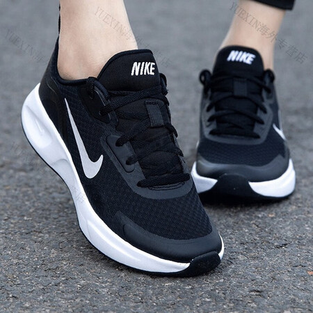 耐克（NIKE）鞋子女鞋运动鞋新款网面透气休闲鞋轻便缓震黑白...