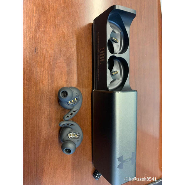 jbluaflash小黑盒安德玛联名款入耳式真无线运动蓝牙耳机防汗防水音乐