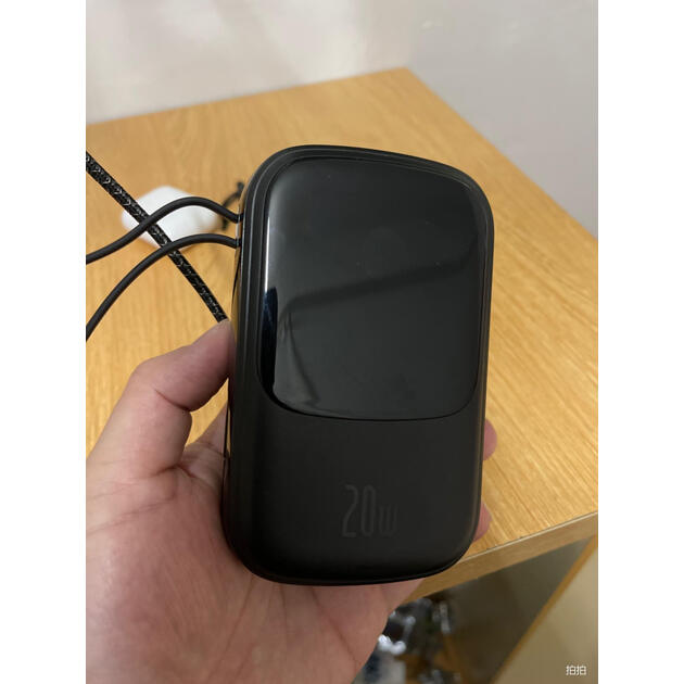 倍思自带线充电宝20000毫安时智能数显小巧便携20w快充pd移动电源通用