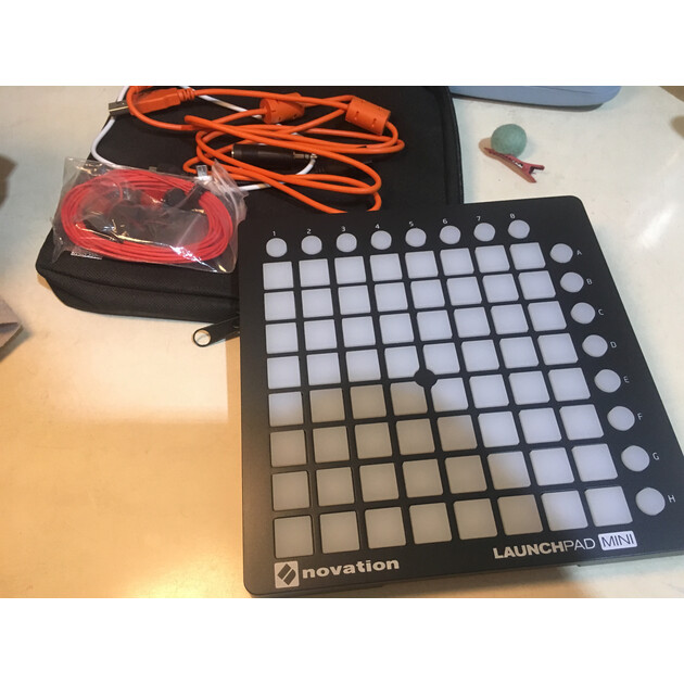 诺维逊打击垫launchpadminirgbmk2pro电音dj音乐控制器midi键盘launch