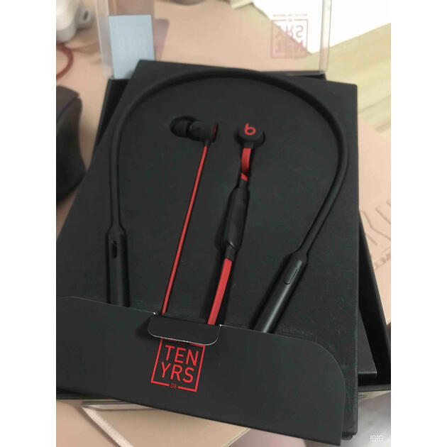 beats x 蓝牙无线 入耳式耳机 带麦可通话 -桀骜黑红(十周年版) mrqa2