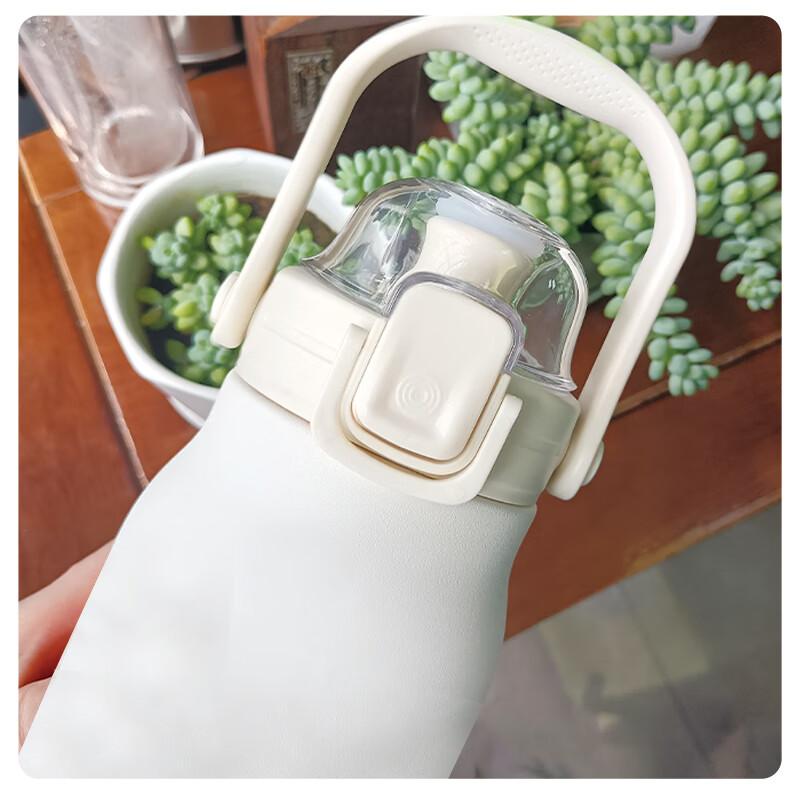 艾逸瑶选 卡尔户外运动水壶1300ML HW-21944