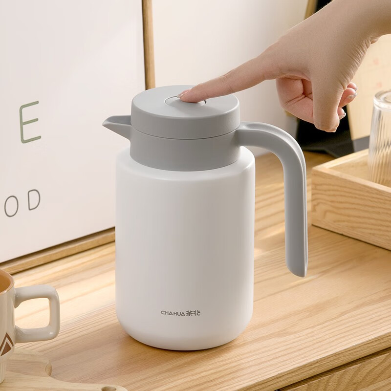 茶花（CHAHUA） 茶花保温水壶家用大容量便携热水壶学生热水瓶保温水瓶不锈钢 【1.7L】黑色
