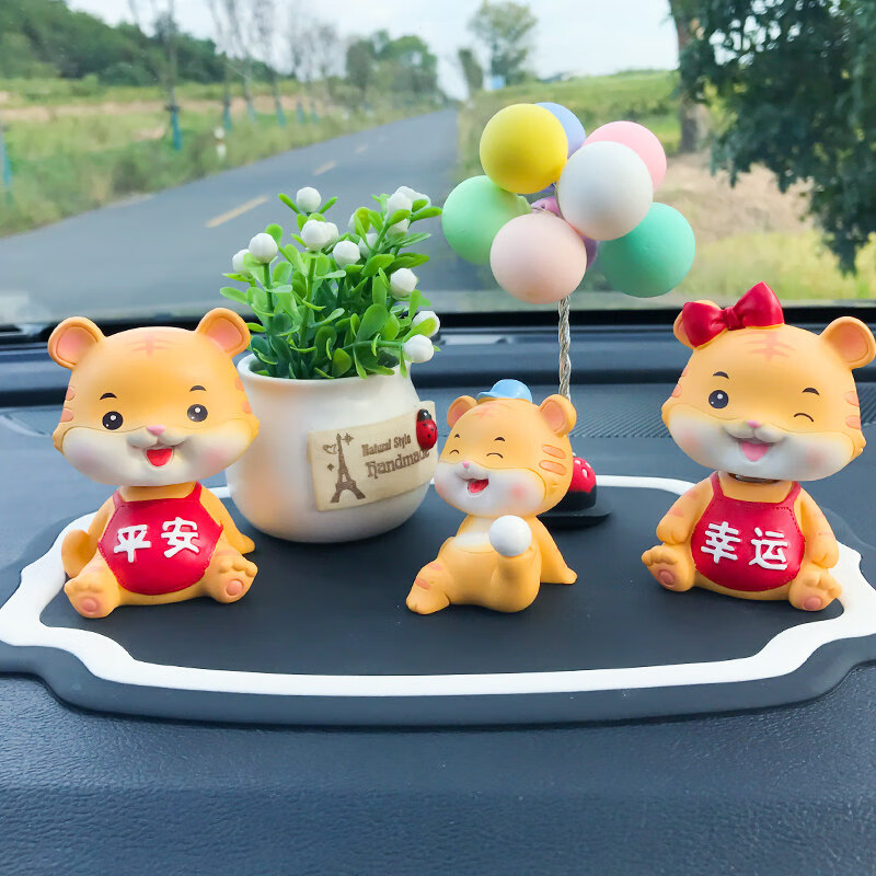 2022虎年吉祥物汽车摆件摇头小老虎新车中控台车载车内装饰品大全摇头