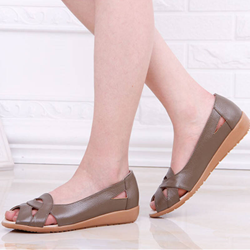 2014新夏鱼嘴妈妈凉鞋真皮女鞋中老年平跟平底软底牛筋底大码 棕色 42