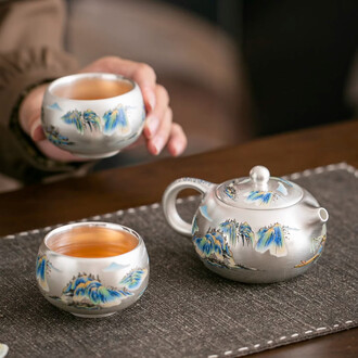茶杯 东方骏马”5号茶杯与杯碟| Hermès - 爱马仕官网
