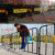 京铣铁马护栏 临时施工围栏 市政护栏 道路施工护栏隔离栏公路护栏铁马围栏 拱形伸缩护栏一米的价格