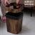 铸固 复古仿木纹垃圾桶 垃圾桶大号大容量家用厕所厨房卧室仿木纹压圈式无盖垃圾篓 方形木纹（12L）