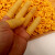 手指米黄色工业一次性乳胶橡胶劳保加厚光滑无粉尘手指套 300克中包装(普通黄色指套)M码