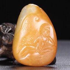 苏州玉雕名家刘程大师作品 和田玉籽料 黄沁 观音 挂件 49克 德新仁瑞