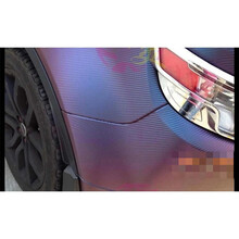 适用于车载汽车碳纤维改色膜车身改装贴纸 中柱侧裙亮面碳纤纹亮黑防水贴膜 变色龙紫变蓝0.5*1米送工具