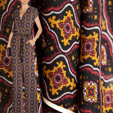 煊缎 建宏绉布料  黑底黄色几何复古印染飘带衬衫服装面料有垂感