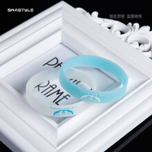 一对潮牌夜光情侣小清新闺蜜男女手环字母硅胶发荧手链腕带篮球星 哆啦A梦#白色+蓝色