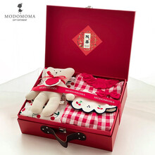 modomoma新生儿用品婴儿礼盒男女宝宝春装连体衣爬服气质复古中国风红色龙驹凤雏手提箱套装 龙驹凤雏【樱桃哈+红格裙子】 59【建议0-3个月】