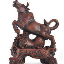 招财金牛摆件牛气冲天风水牛摆设工艺品公司办公室桌商务开业礼品 木纹色 牛气冲天