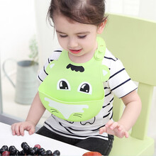 母爱Mocare 宝宝吃饭围兜儿童防水可调节柔软全硅胶围兜卡通动物大号饭兜喂食围嘴口水兜 绿狐狸