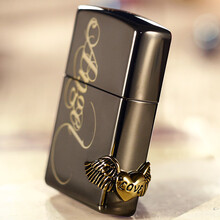 zippo打火机之宝贴章 爱的天使宽机 zppo原装煤油打火机 ZBT-1-3a（爱的天使-黑冰宽机）