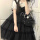 黑色吊带裙+蝴蝶结