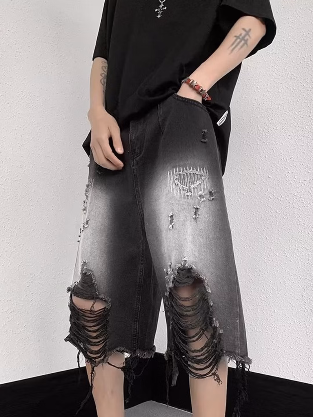 Ripped Beggar Pants Men's Summer Thin Loose Straight Denim Shorts Teen Student Ruffian Handsome Knee Six-point Pants, Black XL_mkmklike.com