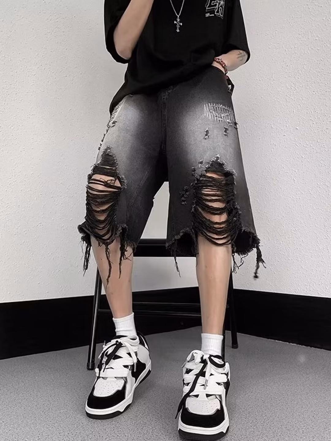 Ripped Beggar Pants Men's Summer Thin Loose Straight Denim Shorts Teen Student Ruffian Handsome Knee Six-point Pants, Black XL_mkmklike.com