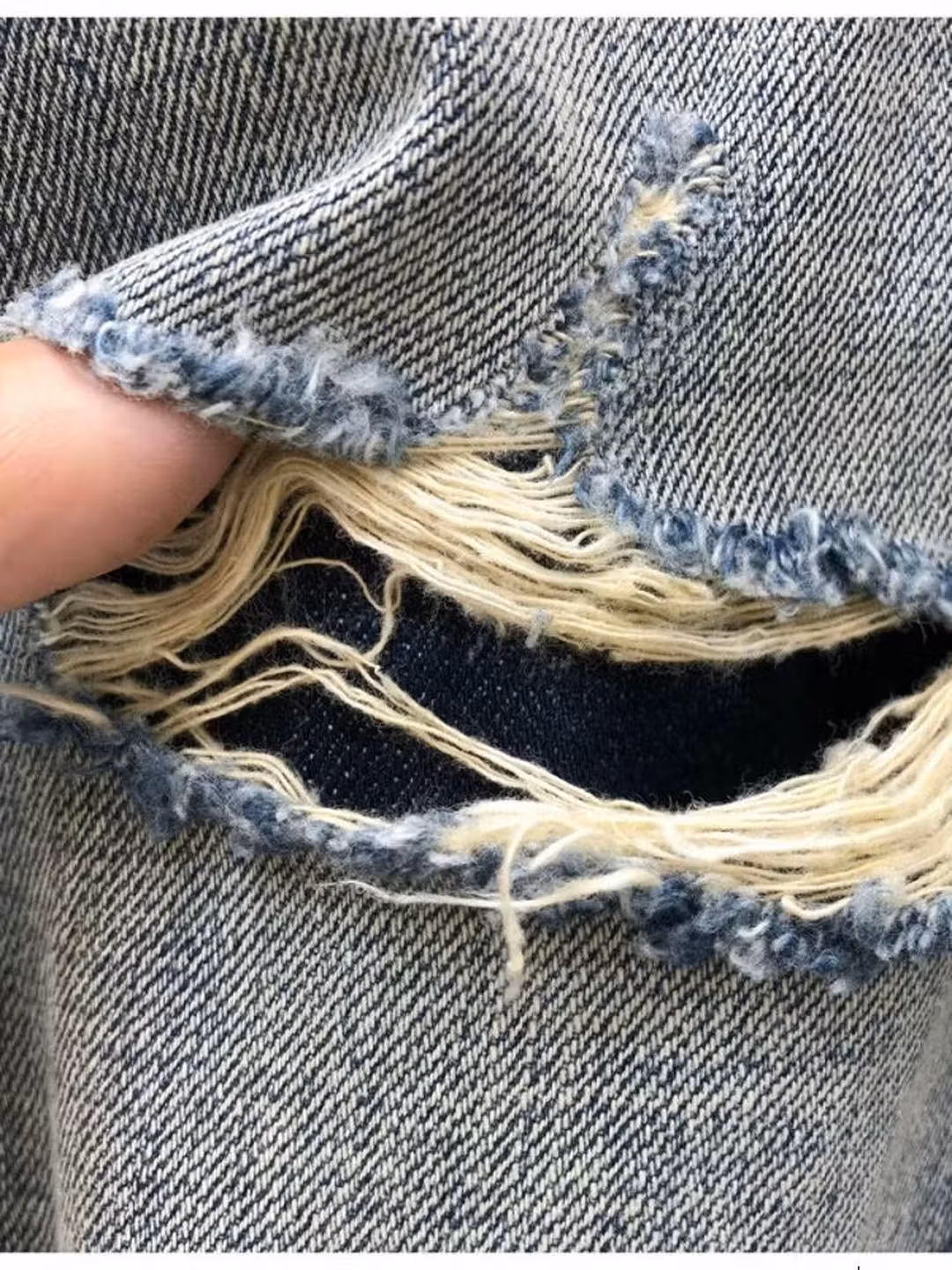 Jean droit homme style rétro avec patchs et effet déchiré slim_voghion.com