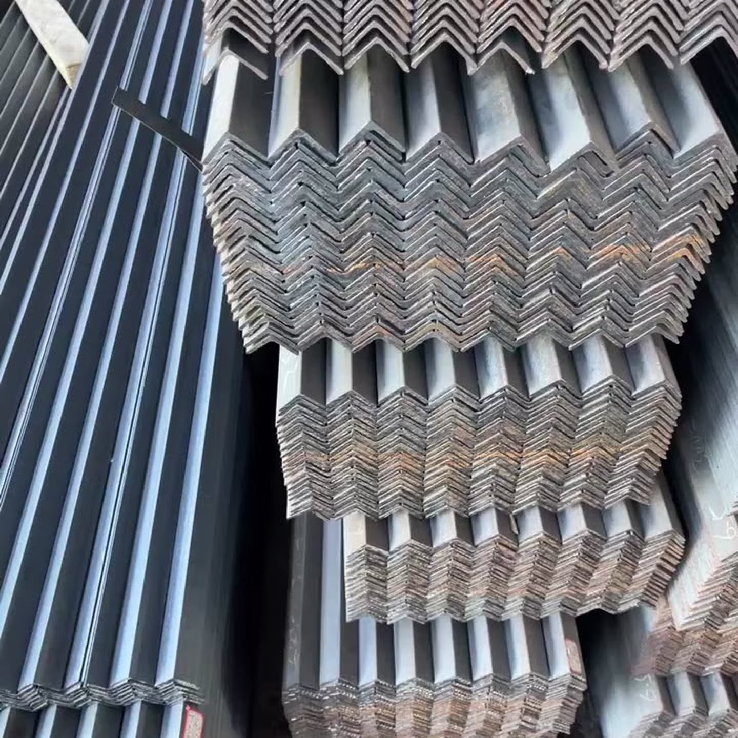 角铁 镀锌角钢等边镀锌角铁 6米/根 50*50*5mm 一根价