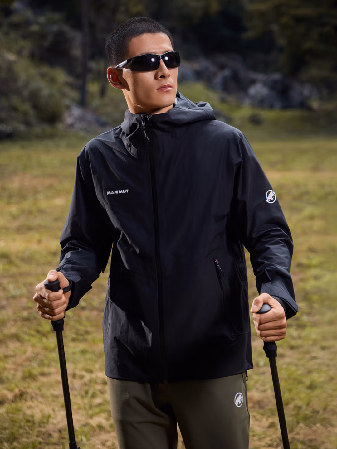 Mammut 猛犸象 Alto Light 2.5L 户外男式轻量硬壳冲锋衣 双重优惠折后¥1199包邮包税 淘金币可抵扣147.97元 88VIP会员还可95折