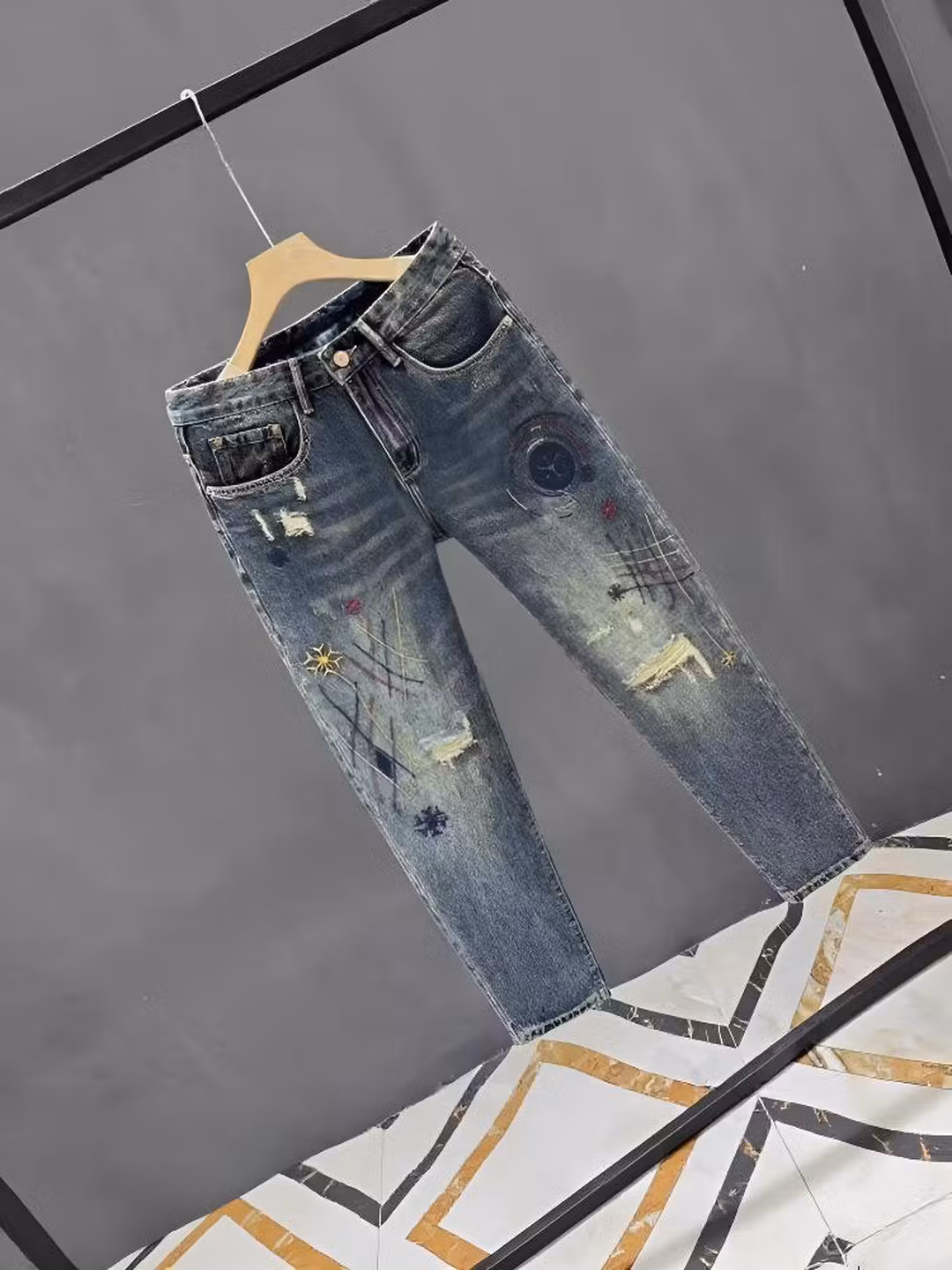 Men's Blue Ripped Patch Jeans American Retro Style Straight Fit_voghion.com